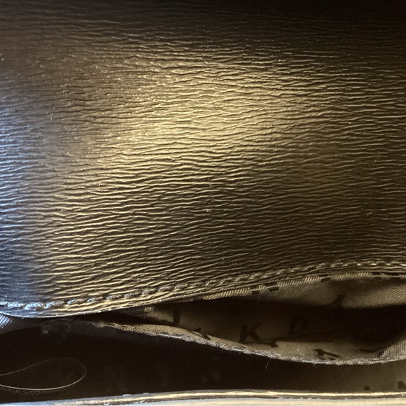 DKNY Small Bag With Leather & Chain Strap. - Picture 11 of 11